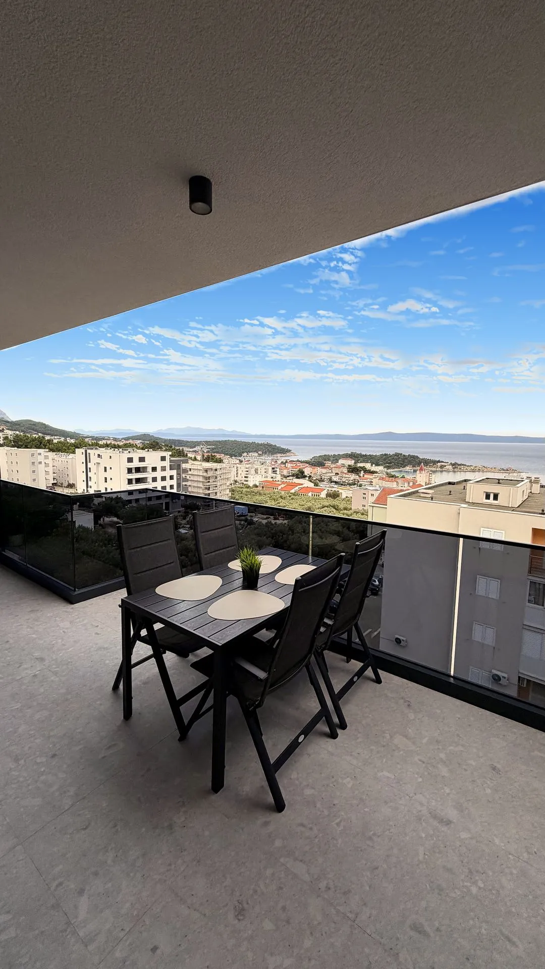 The extra-large balcony with full sea view