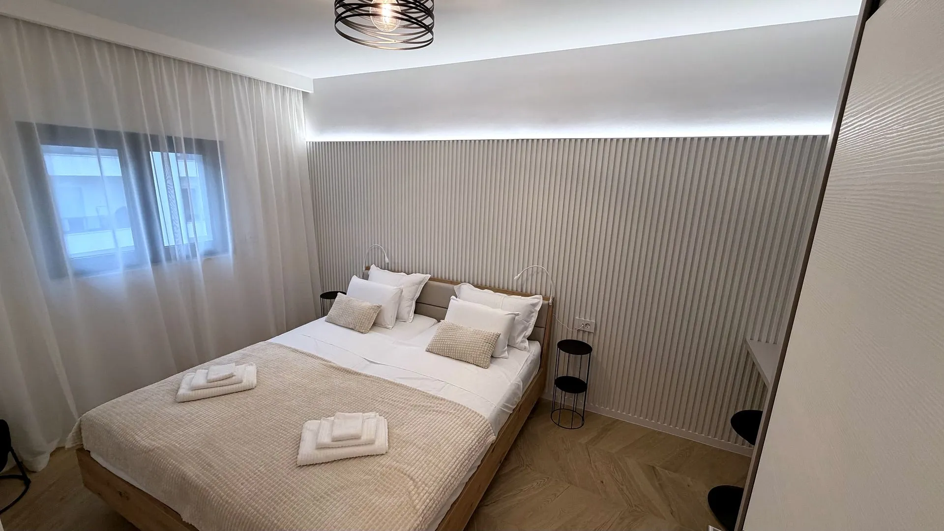 Second bedroom with double bed, wardrobe and workspace
