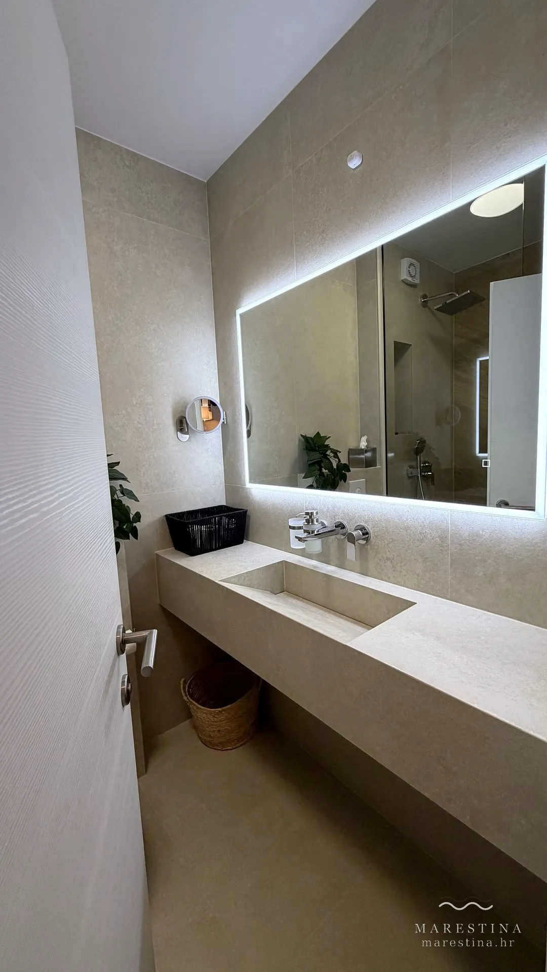 En-suite bathroom with stone basin and walk-in shower
